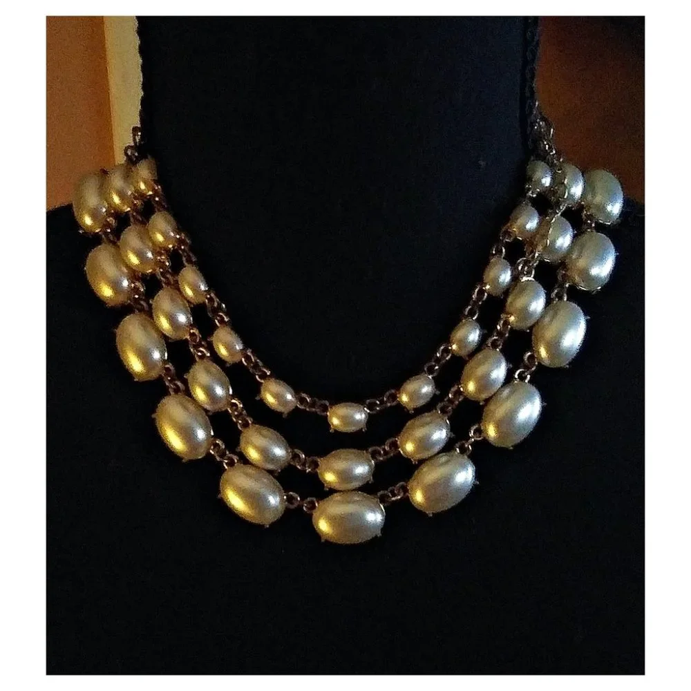 3 Strand Faux Pearl Chunky Necklace